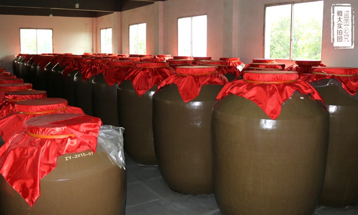 夏季用釀白酒設(shè)備做生料釀酒注意這6點，口感好到爆！白酒陳釀