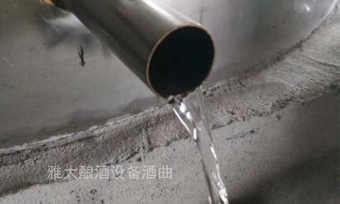 雅大烤酒設(shè)備接酒