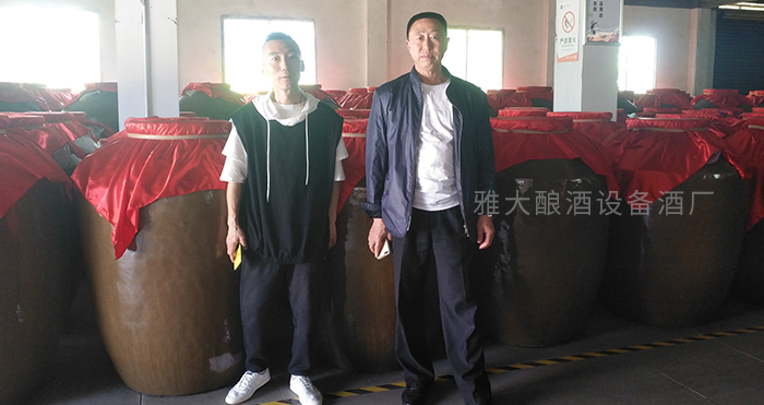 遼寧張叔通過學(xué)習(xí)對比還是選擇了雅大白酒釀酒設(shè)備