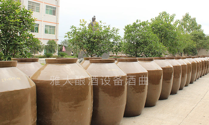 「小型酒廠釀酒設(shè)備」中國(guó)白酒的十萬個(gè)為什么，您能回答幾個(gè)？陶缸