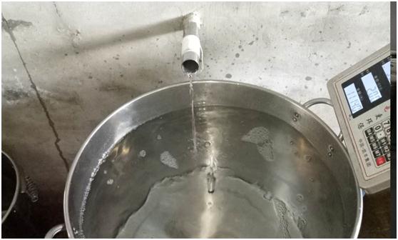 白酒加水降度在用白酒釀造設(shè)備接酒后進(jìn)行，還是出售前進(jìn)行？5