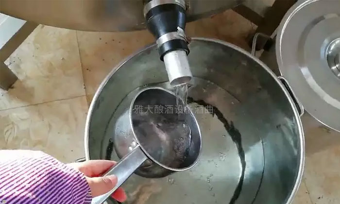 新型傳統(tǒng)糧食釀酒設(shè)備與木甑相比，有什么特有之處？-05