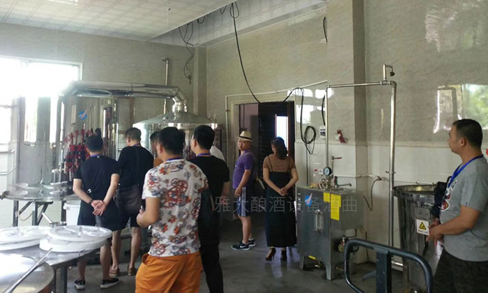 「人間大愛(ài)」為資助更多留守兒童 潘總選擇用大型釀酒設(shè)備開(kāi)酒廠-05