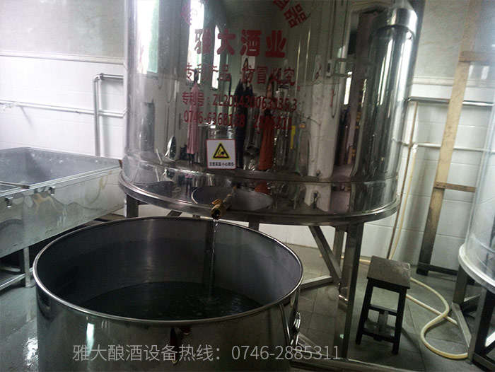 「釀酒教學」7步教您用專業(yè)釀酒設備做固態(tài)小麥酒，純實操！-05-出酒