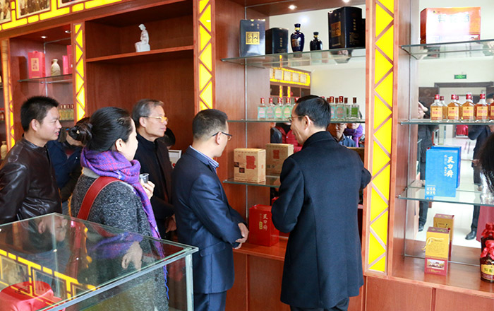 雅大果酒產(chǎn)業(yè)創(chuàng)新發(fā)展座談會(huì)于12月4日在雅大隆重召開！-08