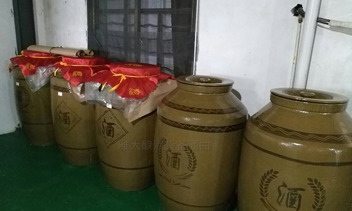 采購(gòu)會(huì)計(jì)陳總借助雅大釀酒設(shè)備從釀酒小白蛻變成釀酒大師全過程！-09-存酒車間