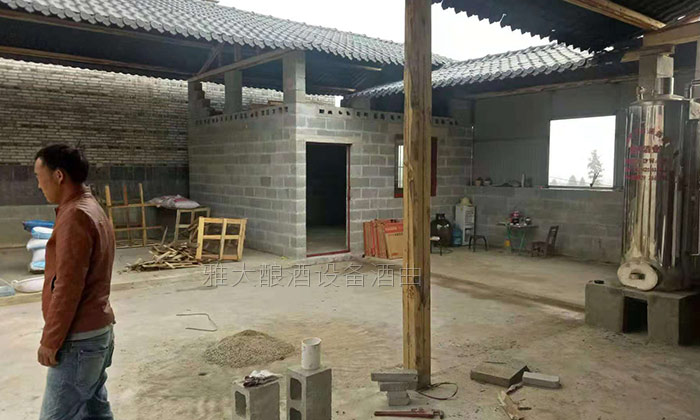 1壇土苞谷燒傳承百年！引雅大小型酒廠釀酒設(shè)備土燒大賣緬甸邊境-03