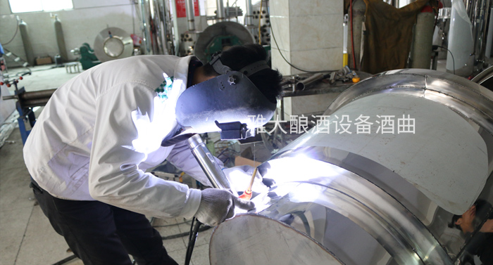 注意！！2019這6大因素將影響釀酒設(shè)備價(jià)格-03-手工焊接釀酒設(shè)備