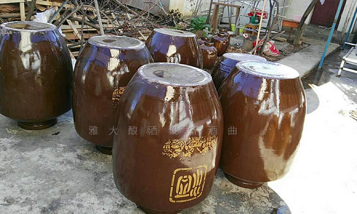 何總用全套釀酒設備做純糧酒，短短1個月就供不應求的真相是……-05-存酒缸