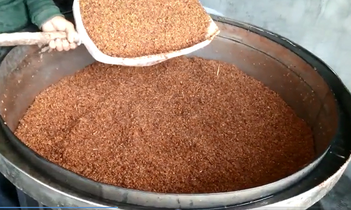 用中型釀酒設(shè)備蒸餾固態(tài)白酒，這樣蒸才能去苦增香——裝甑-02