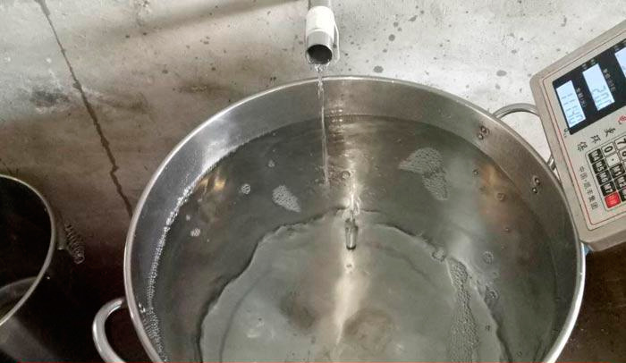 大型釀酒設(shè)備做二鍋頭的“掐酒”絕活，也就這兒能看見(jiàn)了-05