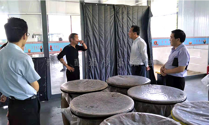 80后夫婦用制酒設(shè)備走古法釀酒之路，將小生意做成大事業(yè)！2