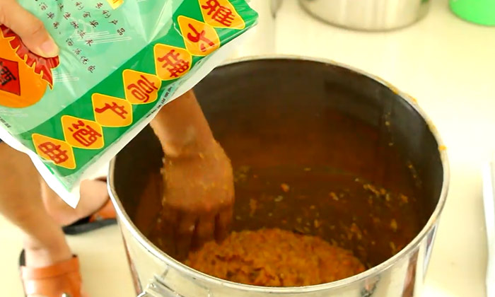 8.10-8步教您用小型酒廠釀酒設(shè)備釀造紅薯酒，純實(shí)操！5