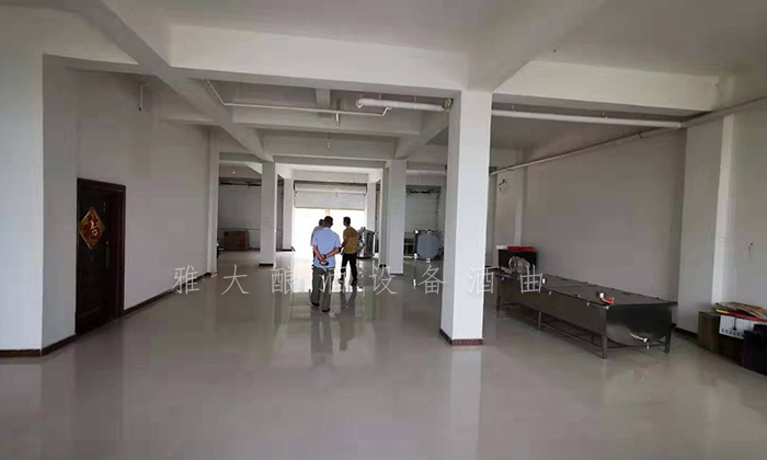 9.1-大地紅純糧酒業(yè)開業(yè)當(dāng)天，用釀酒設(shè)備白酒做的酒都被銷售一空-酒坊開業(yè)4