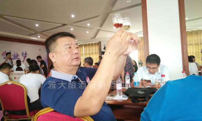 10.6白酒品評步驟—蕩香觀其色