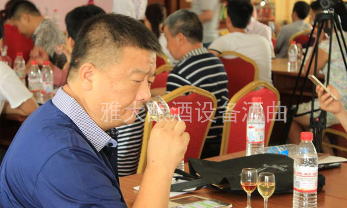 10.6白酒品評步驟—嗅味感其香