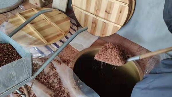 用白酒釀酒設備釀酒過程中加水屬于造假嗎？ 1