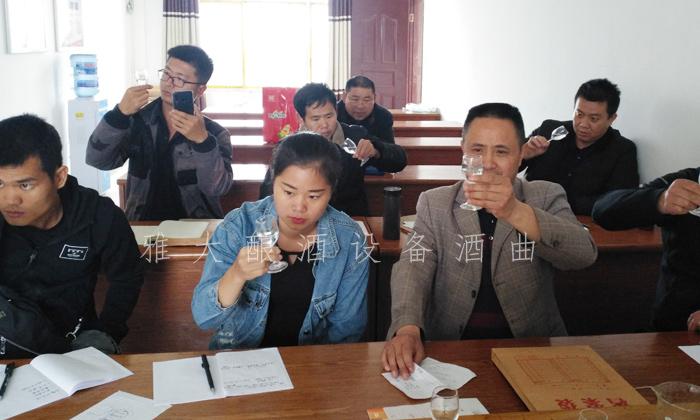 開(kāi)酒坊考察釀酒設(shè)備前易被忽視的7點(diǎn)？農(nóng)村白酒作坊前景1