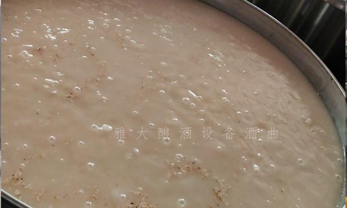白酒釀酒設(shè)備做酒過程中，什么時候開耙合適？ 3
