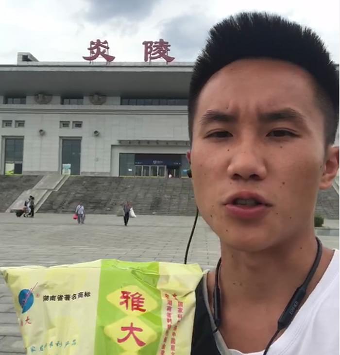 黃桃滯銷嚴重，雅大蒸餾釀酒設(shè)備彭老師上門指導(dǎo)釀酒4