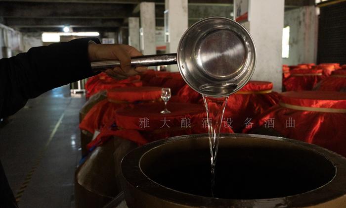 為什么越來越多的人用烤酒設(shè)備做窖藏酒，新酒與老酒差在哪？ 2