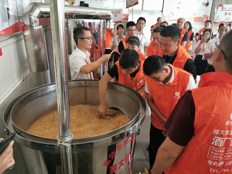 看一百遍不如酒廠釀酒一次，雅大釀酒設(shè)備廠邀您來(lái)酒廠實(shí)操！ 1