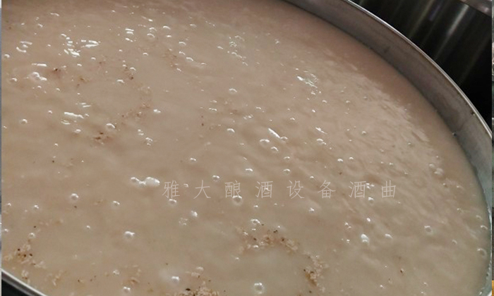 生料釀酒設(shè)備釀出來的白酒口感差，怎么解決？ 1