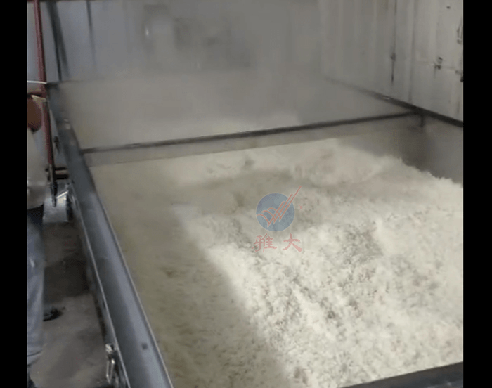 用生物顆粒釀酒設(shè)備蒸大米5