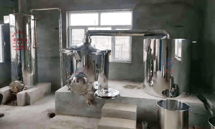 用雅大燒酒設(shè)備開(kāi)酒坊1