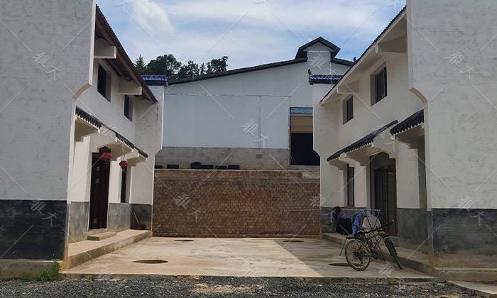 辭職返鄉(xiāng)建酒莊，年銷(xiāo)售額突破100萬(wàn) 2