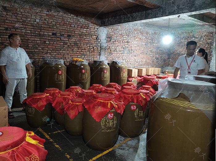 辭職返鄉(xiāng)建酒莊，年銷(xiāo)售額突破100萬(wàn) 6