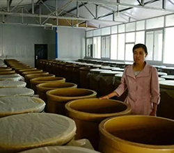 引進(jìn)蒸酒設(shè)備做大釀酒產(chǎn)業(yè)，助力當(dāng)?shù)匕傩赵鍪罩赂? title=