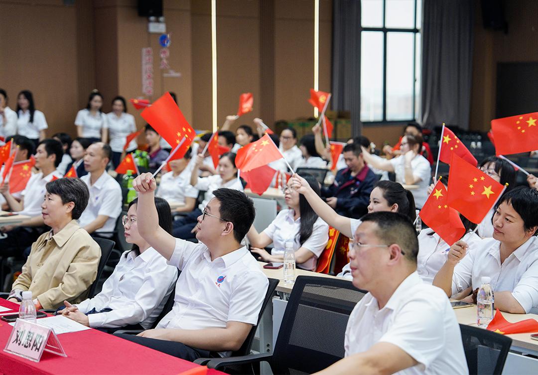 2025雅大五一勞模表彰大會(huì)圓滿舉行 13