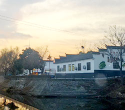 為讓客人喝上放心酒，他在度假村里建酒坊！結(jié)果回頭客暴增，還開(kāi)辟新財(cái)路